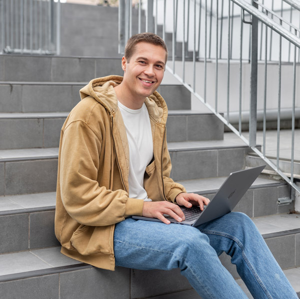 Student som studerer på nett